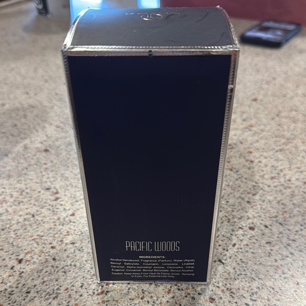 Pacific Woods Eau de Parfum - Picture 2 of 4
